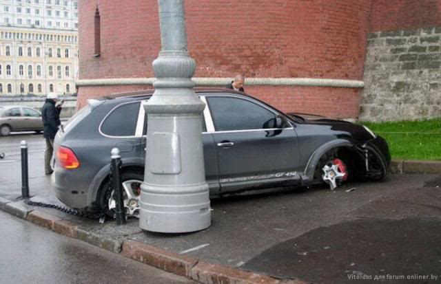 Name:  porsche_wrecked_broken_rims.jpg
Views: 1327
Size:  39.9 KB