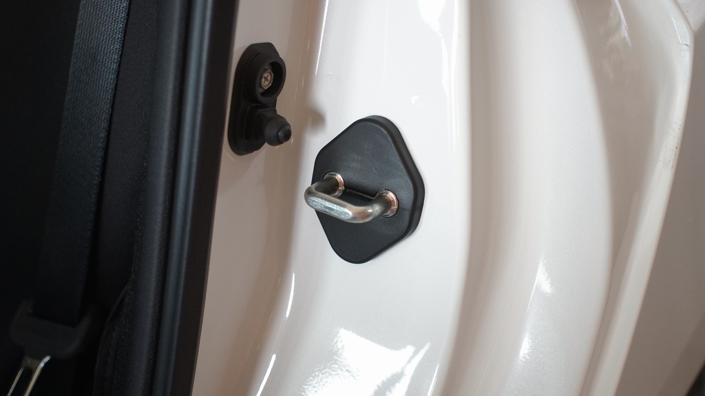Name: Door%20latch%20cover%20March%2013%202015.jpg
Views: 1004
Size: 142.9 KB