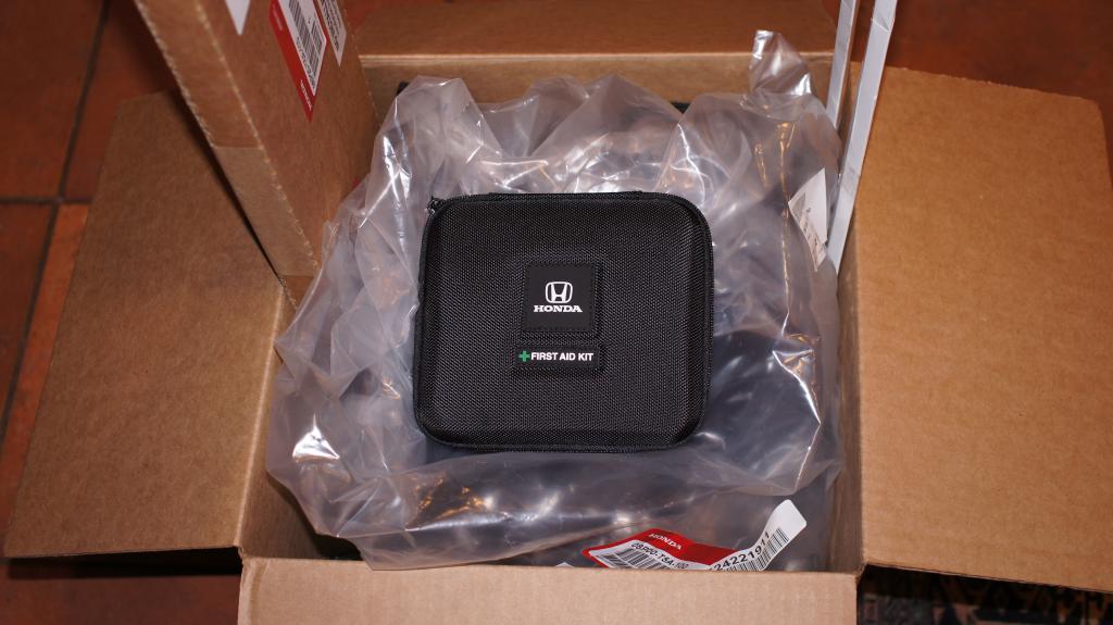 Name:  HOndAFirstAidKitinBernardigoodieboxDec232014DSC02859.jpg
Views: 1603
Size:  71.9 KB