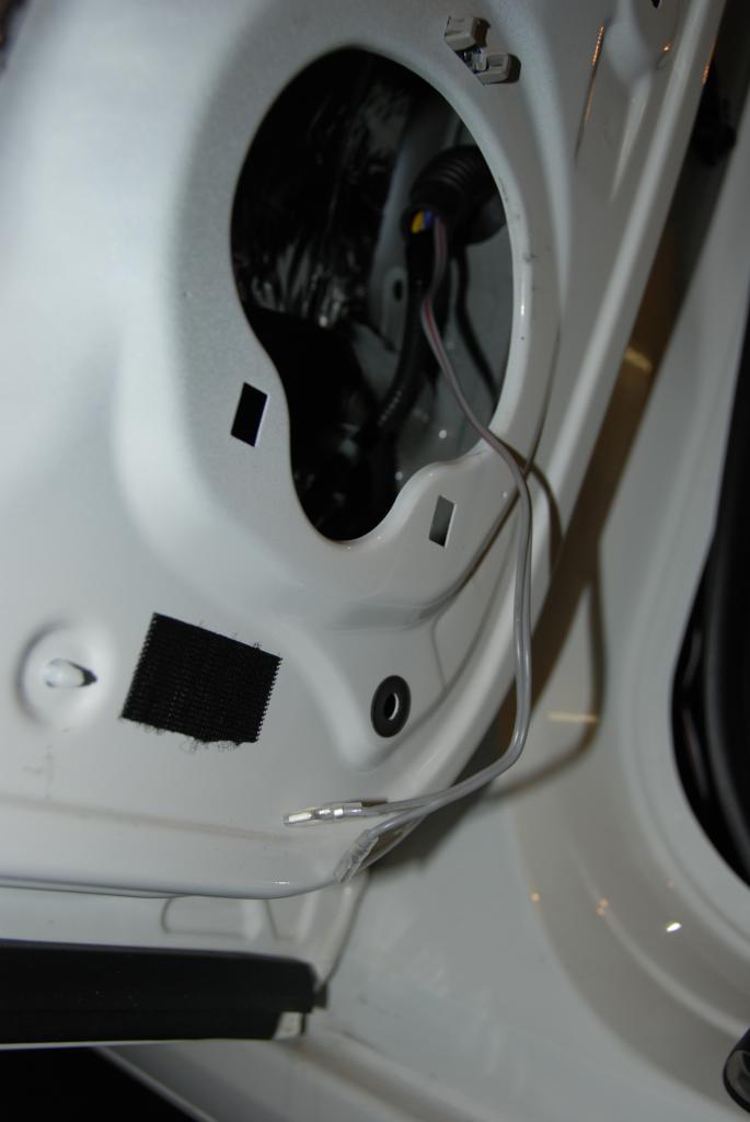 Name:  rearleftspeakerwooferwirethroughrubberdoorgrommetOct192014.jpg
Views: 1154
Size:  42.3 KB