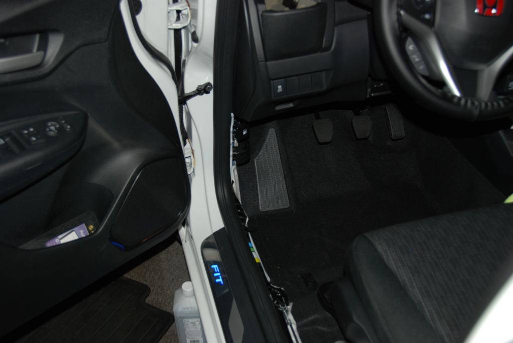 Name:  2015HondaFitDoorSillInstallOct72014LeftPanned.jpg
Views: 4379
Size:  52.1 KB